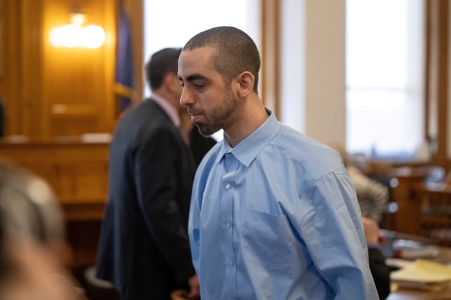 Defendant Hadi Matar arrives for his trial on charges of second-degree attempted murder and second-degree assault dating to an attack on Satanic Verses author Salman Rushdie, at Chautauqua County Court in Mayville, New York, U.S. February 11, 2025.  REUTERS/Robert Frank/File Photo