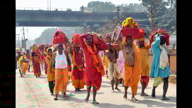 Devotees arrive at Triveni Sangam to take a dip during the ongoing Mahakumbh Mela 2025 (ANI)