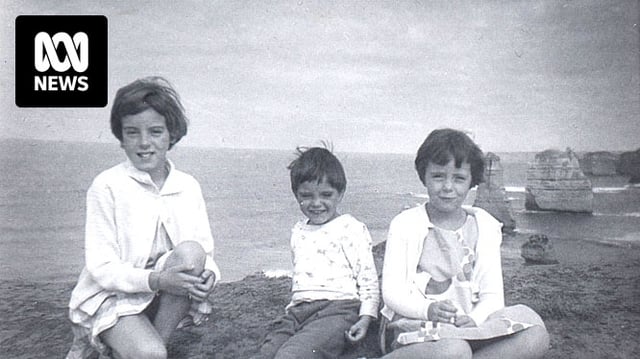 Beaumont children photographed at the Twelve Apostles.