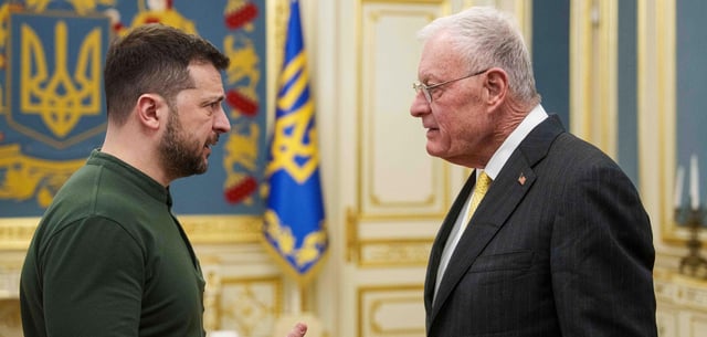 Keith Kellogg (r.), US-Sondergesandter für die Ukraine und Russland, traf am Donnerstag den ukrainischen Präsidenten Wolodymyr Selenskyj (l.)