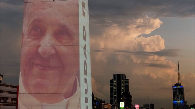 Le pape François souffre d’une pneumonie bilatérale, annonce le Vatican dans un communiqué
