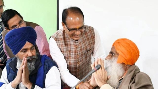 Agriculture minister Shivraj Singh Chouhan greets fasting farmer leader Jagjit Singh Dallewal. (PTI)