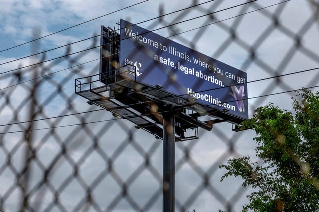 A sign just over the Missouri-Illinois border welcomes women to Illinois, where abortion is legal, unlike in the neighboring state of Missouri, near St. Louis, in Illinois, U.S., May 15, 2023. REUTERS/Evelyn Hockstein/File Photo