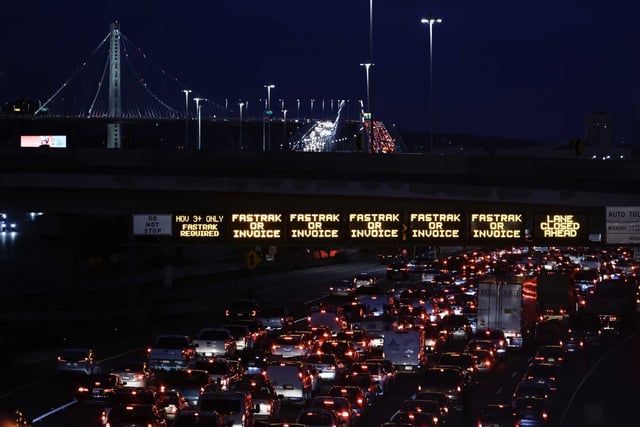 Scammers are at it again, sending texts to Bay Area residents about fake Fastrak fees that need to be paid.