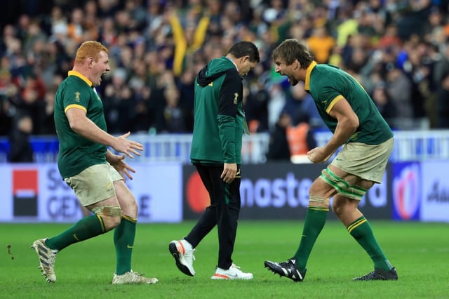 South Africa's two-time World Cup winning prop Steven Kitshoff (L) has been forced to retire owing to a serious neck injury