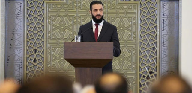Le président syrien par intérim Ahmad al-Chareh à l'ouverture de la conférence de dialogue national, à Damas le 15 février 2025. Photo distribuée par l'agence Sana