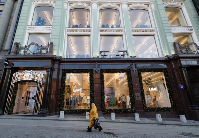 A woman walks past a store of the Russian clothing brand Lime in Moscow, Russia February 25, 2025.  REUTERS/Shamil Zhumatov