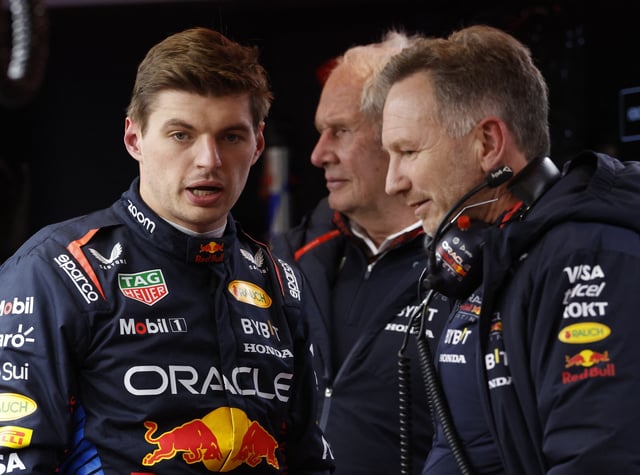 Formula One F1 - Las Vegas Grand Prix - Las Vegas Strip Circuit, Las Vegas, Nevada, United States - November 22, 2024 Red Bull's Max Verstappen talks to Red Bull Team Principal Christian Horner after practice REUTERS/Evelyn Hockstein/File Photo