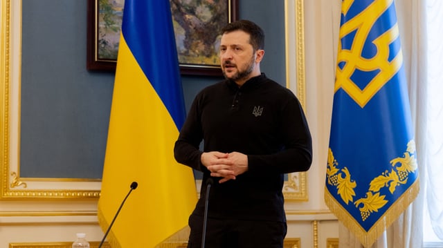 Le président ukrainien Volodymyr Zelensky tient une conférence de presse à Kiev, au milieu de l’invasion russe de l’Ukraine, le 19 février 2025.