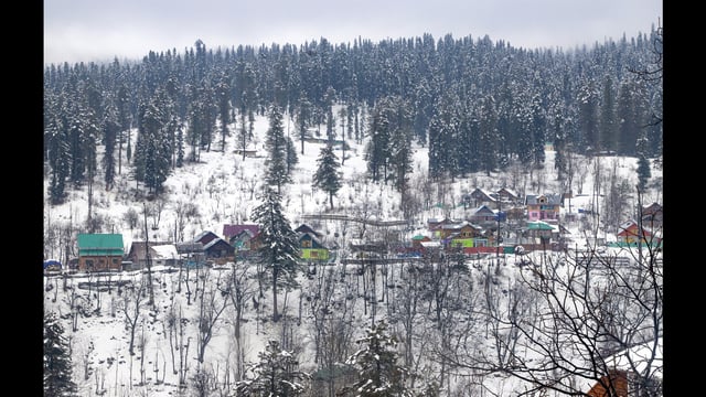View after fresh snowfall in Jammu and Kashmir’s Baramulla district on Wednesday. (PTI)