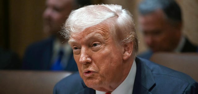 Donald Trump leitet die erste Kabinettssitzung nach seiner Wiederwahl
