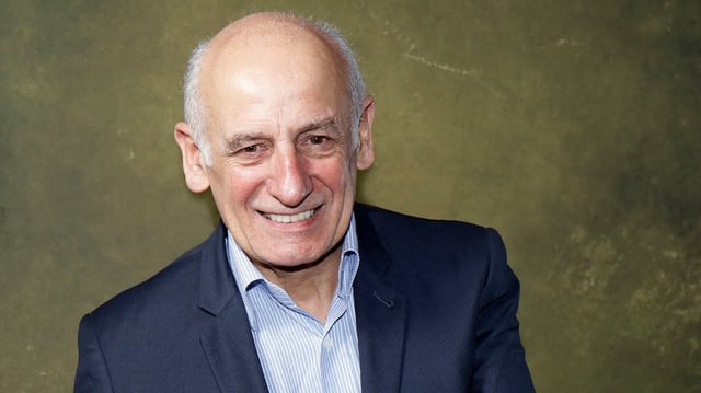«On a fait des centaines d'Oradour-sur-Glane» en Algérie, affirme Jean-Michel Apathie