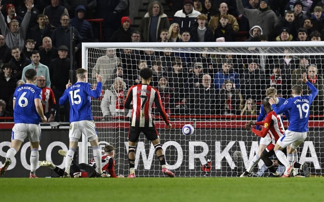 Soccer Football - Premier League - Brentford v Everton - GTech Community Stadium, London, Britain - February 26, 2025 Brentford's Yoane Wissa scores a goal that was later disallowed REUTERS/Tony O Brien