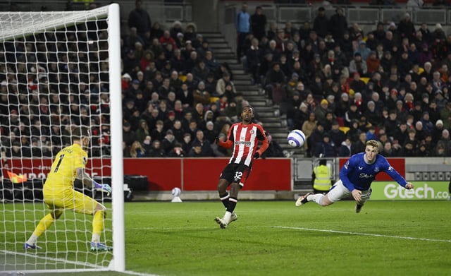 Soccer Football - Premier League - Brentford v Everton - GTech Community Stadium, London, Britain - February 26, 2025 Everton's Jake O'Brien scores their first goal REUTERS/Tony O Brien