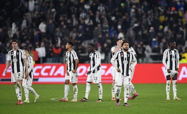 Soccer Football - Coppa Italia - Quarter Final - Juventus v Empoli - Allianz Stadium, Turin, Italy - February 26, 2025 Juventus' Weston McKennie and teammates look dejected after losing the penalty shootout REUTERS/Massimo Pinca