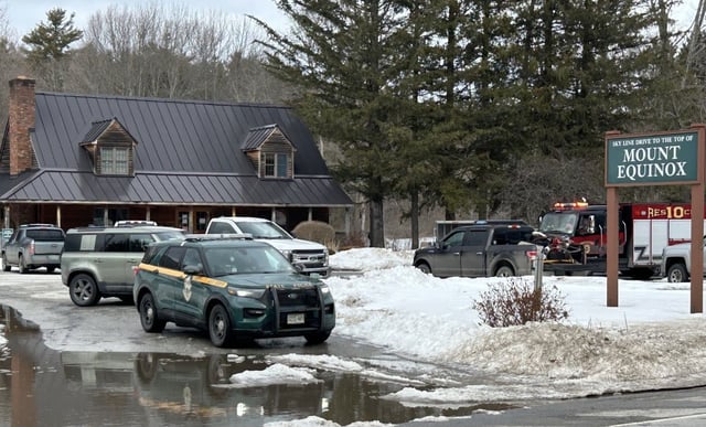 A small plane from Maryland crash-landed near Mount Equinox in Vermont. (Courtesy WRGB)