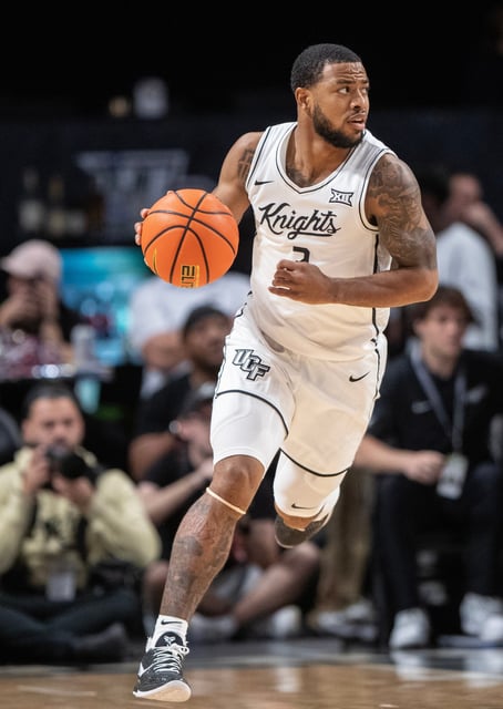 UCF Knights guard Darius Johnson (3) dribbles down court during the men’s college basketball game against Florida Atlantic Owls at Addition Financial ArenaOrlando, Fla., Tuesday, Nov. 12, 2024. (Willie J. Allen Jr./Orlando Sentinel)