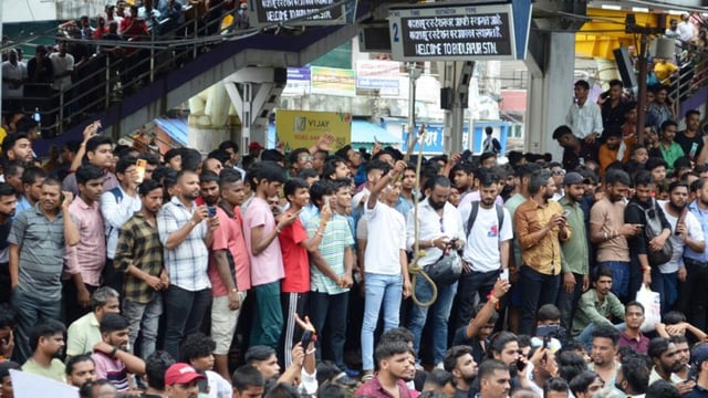 Badlapur, India - August 20, 2024: After the incident of sexually assaults of two four-year-old girls in school of Badlapur, the citizens of Badlapur staged a protest at Badlapur railway station. The police restored to lathicharge to disperse the protesters in Badalapur, India, on Tuesday, August 20, 2024. ( Praful Gangurde /Hindustan Times)
