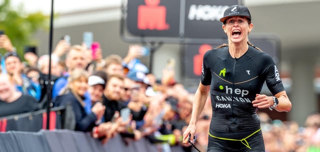 Die Schweizerin Imogen Simmonds bei einem Triathlon-Wettbewerb 2023 im finnischen Lahti