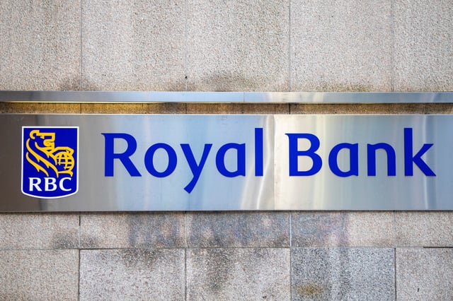 A sign for the Royal Bank of Canada in Toronto, Ontario, Canada December 13, 2021.  REUTERS/Carlos Osorio/File Photo