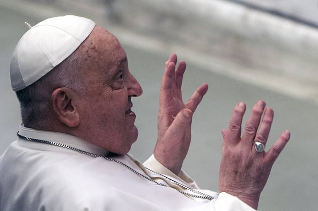 Le pape François avant sa dernière hospitalisation, au Vatican, le 12 février.
