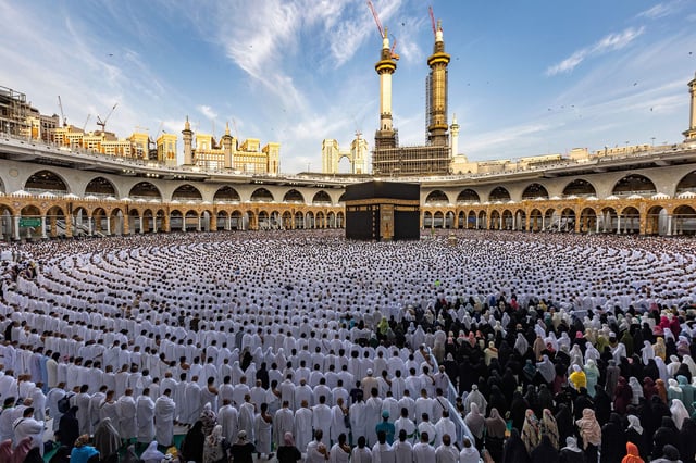 TOPSHOT - Muslim worshippers pray around the Kaaba, Islam's holiest shrine, at the Grand Mosque in the holy city of Mecca on the first day of Eid al-Fitr, which marks the end of the holy fasting month of Ramadan on April 21, 2023. (Photo by Abdel Ghani BASHIR / AFP) (Photo by ABDEL GHANI BASHIR/AFP via Getty Images)