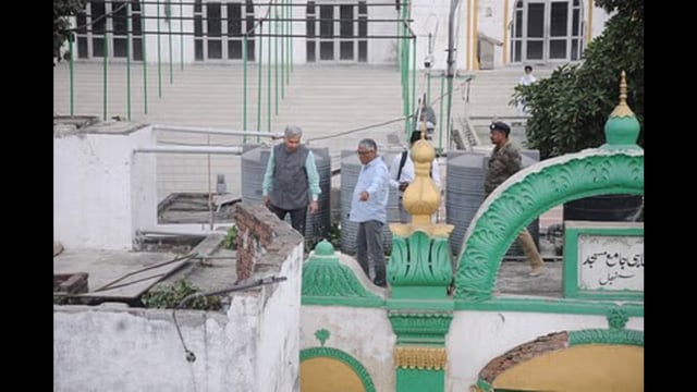 The ASI team included joint director Madan Singh Chauhan, director Zulfequar Ali and Vinod Singh Rawat. Zafar Ali, president of the Shahi Jama Masjid Management committee, was also present (HT)