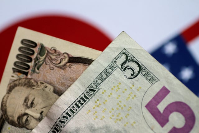 U.S. Dollar and Japan Yen notes are seen in this picture illustration June 2, 2017. REUTERS/Thomas White/Illustration/File Photo
