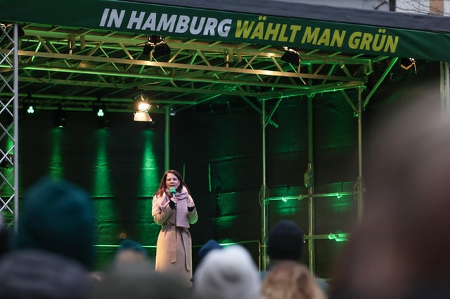 Annalena Baerbock, Außenministerin, bei der Kundgebung auf dem Gänsemarkt