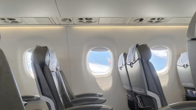 The passenger received a note asking for her number.