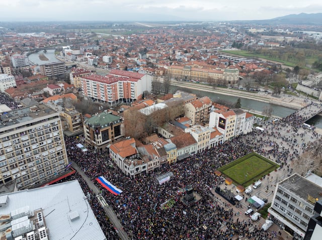 Drone shot of students and opposition supporters holding 15 minutes of silence during a protest over the fatal November 2024 Novi Sad railway station roof collapse, in Nis, Serbia March 1, 2025. REUTERS/Djordje Kojadinovic