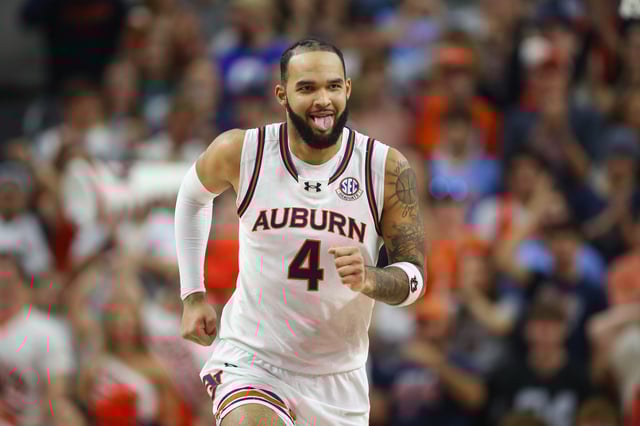 Auburn big man Johni Broome leads the top-ranked Tigers into Lexington as road favorites in Saturday&#39;s battle with Kentucky.