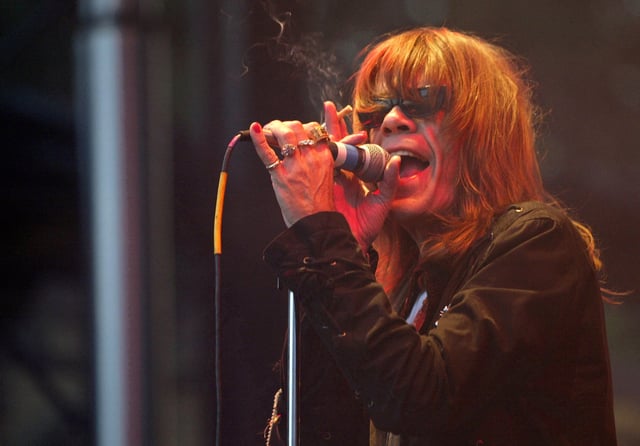 Singer David Johansen of the legendary punk rock band New York Dolls performs on the mainstage at the 35th annual Bumbershoot Seattle Arts Festival September 2, 2005.  REUTERS/Anthony P. Bolante/File Photo