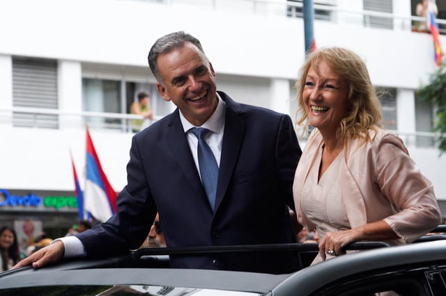 Uruguay's new President Yamandu Orsi and Uruguay's new Vice President Carolina Cosse react from the car, in Montevideo, Uruguay March 1, 2025. REUTERS/Andres Cuenca