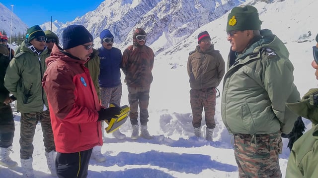 Army personnel during the rescue operation of BRO workers, who got trapped under heavy snow following the avalanche that struck on 28th Feb, near Mana in Chamoli on Sunday. 