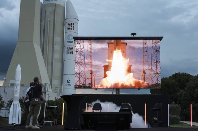 Retransmission en direct du premier lancement d'Ariane 6, à la Cité de l'espace de Toulouse le 9 juillet 2024.