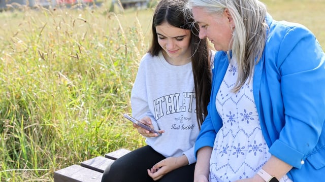 The Fusion X1 will be marketed as a “first” smartphone for children aged nine to eleven. It has been welcomed by the assistant school principal Alison Winsborough, with her daughter Edie, 12