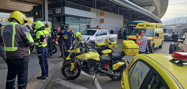 Rettungskräfte am Busbahnhof von Haifa. Hier wurde ein 70-Jähriger getötet