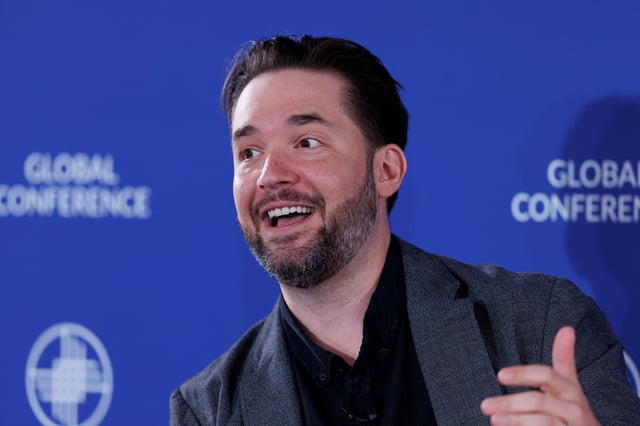 Alexis Ohanian, Founder, Seven Seven Six; Co-Founder and Former Executive Chairman of Reddit speaks at the 2022 Milken Institute Global Conference in Beverly Hills, California, U.S., May 3, 2022.  REUTERS/Mike Blake/File Photo