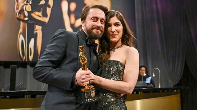 US actor Kieran Culkin, Oscar winner for Best Actor in a Supporting Role for A Real Pain poses with his wife Jazz Charton during the 97th Annual Academy Awards Governors Ball at the Dolby Theatre in Hollywood, California on March 2, 2025. (Photo by ANGELA WEISS / AFP)
