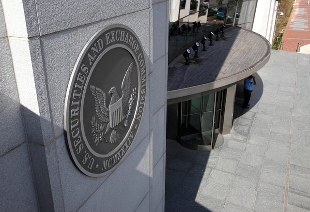The headquarters of the U.S. Securities and Exchange Commission (SEC) are seen in Washington, July 6, 2009. REUTERS/Jim Bourg/File Photo