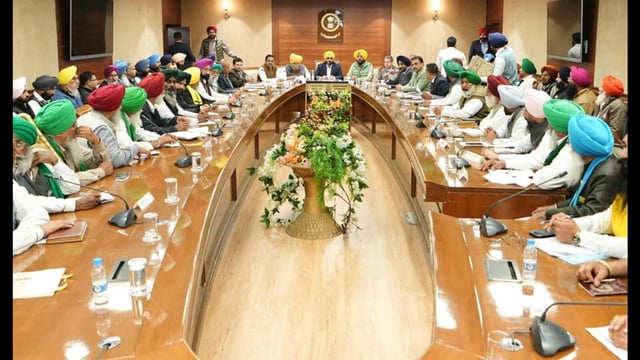 The meeting between Punjab government and Samyukta Kisan Morcha leaders in Chandigarh on Tuesday. (HT Photo)