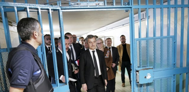 Le ministre de la Justice Gérald Darmanin, visite le centre pénitentiaire de Saint-Maur (Indre), près de Châteauroux, le 28 février 2025