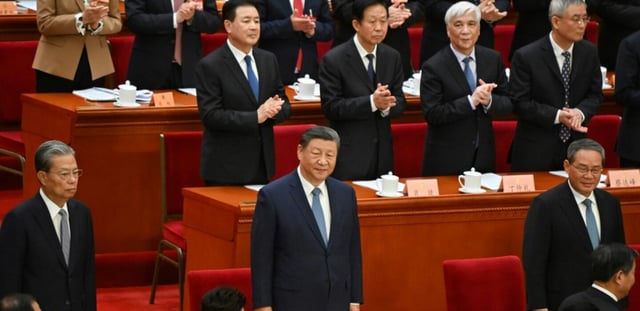 Le président chinois Xi Jinping (c) à l'ouverture de la Conférence consultative politique du peuple chinois (CCPPC) au Grand Hall du peuple à Pékin, le 4 mars 2025