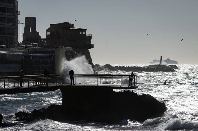 A Marseille, comme partout en France, il fait froid le matin et chaud l'après-midi.