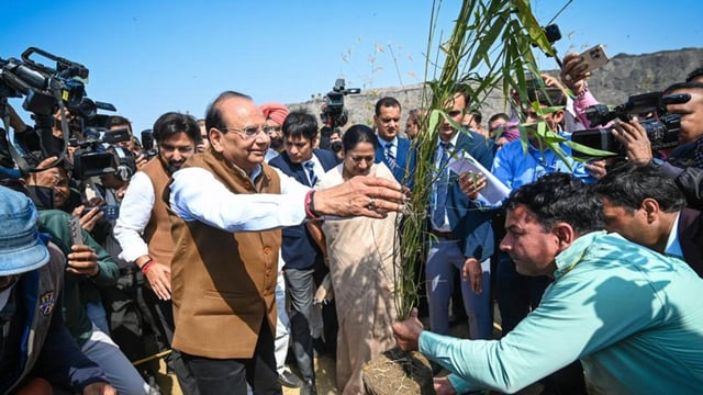 LG VK Saxena and CM Rekha Gupta at the plantation drive. (Sanchit Khanna/HT Photo)