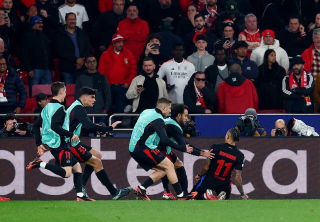 Soccer Football - Champions League - Round of 16 - First Leg - Benfica v FC Barcelona - Estadio da Luz, Lisbon, Portugal - March 5, 2025 FC Barcelona's Raphinha celebrates scoring their first goal with teammates REUTERS/Pedro Nunes