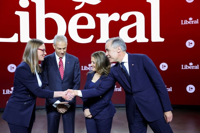 Canada's Liberal Party leadership candidates, former House leader Karina Gould shakes hands with former Bank of Canada governor Mark Carney, near former Liberal MP Frank Baylis, and former Deputy Prime Minister and Finance Minister Chrystia Freeland, on the day of an English language debate ahead of the March 9 vote to replace Prime Minister Justin Trudeau, in Montreal, Quebec, Canada, February 25, 2025.  REUTERS/Evan Buhler/File Photo