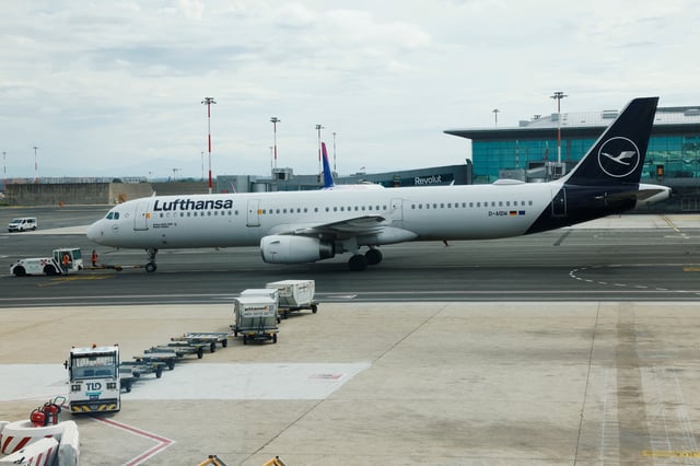 A Lufthansa plane moves on the tarmac at Leonardo da Vinci International Airport in Fiumicino, near Rome, Italy, September 23, 2024. REUTERS/Remo Casilli/File Photo