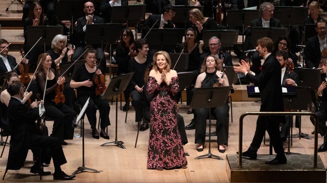 Renée Fleming and the conductor Thomas Guggeis performing with the London Philharmonic Orchestra